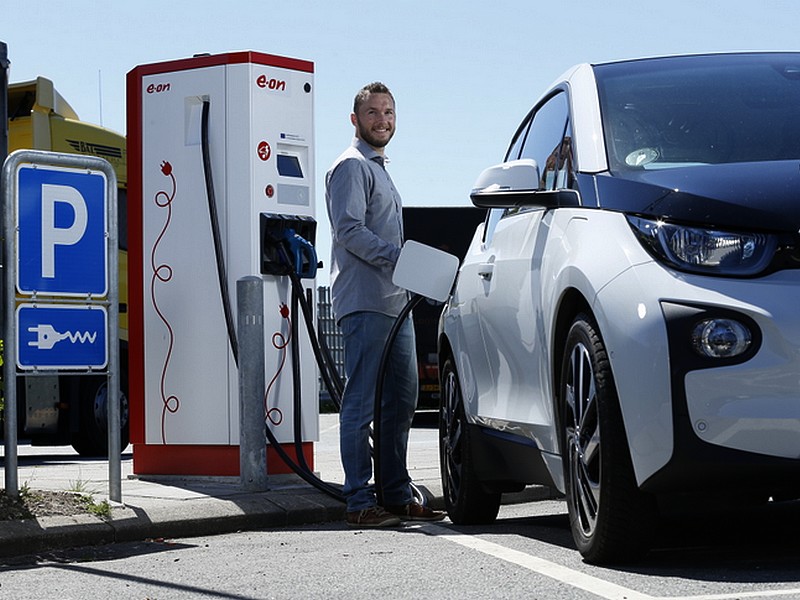 V ČR přibývají dobíjecí stanice pro elektromobily